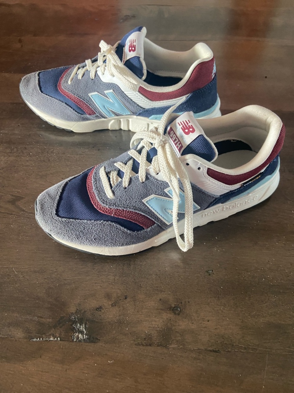 Boys/Mens New Balance navy, gray & burgundy low-top sneakers